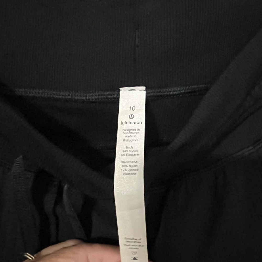 Lululemon Dance Studio Mid-Rise Crop Pants in Black Size 10 - Picture 4 of 7